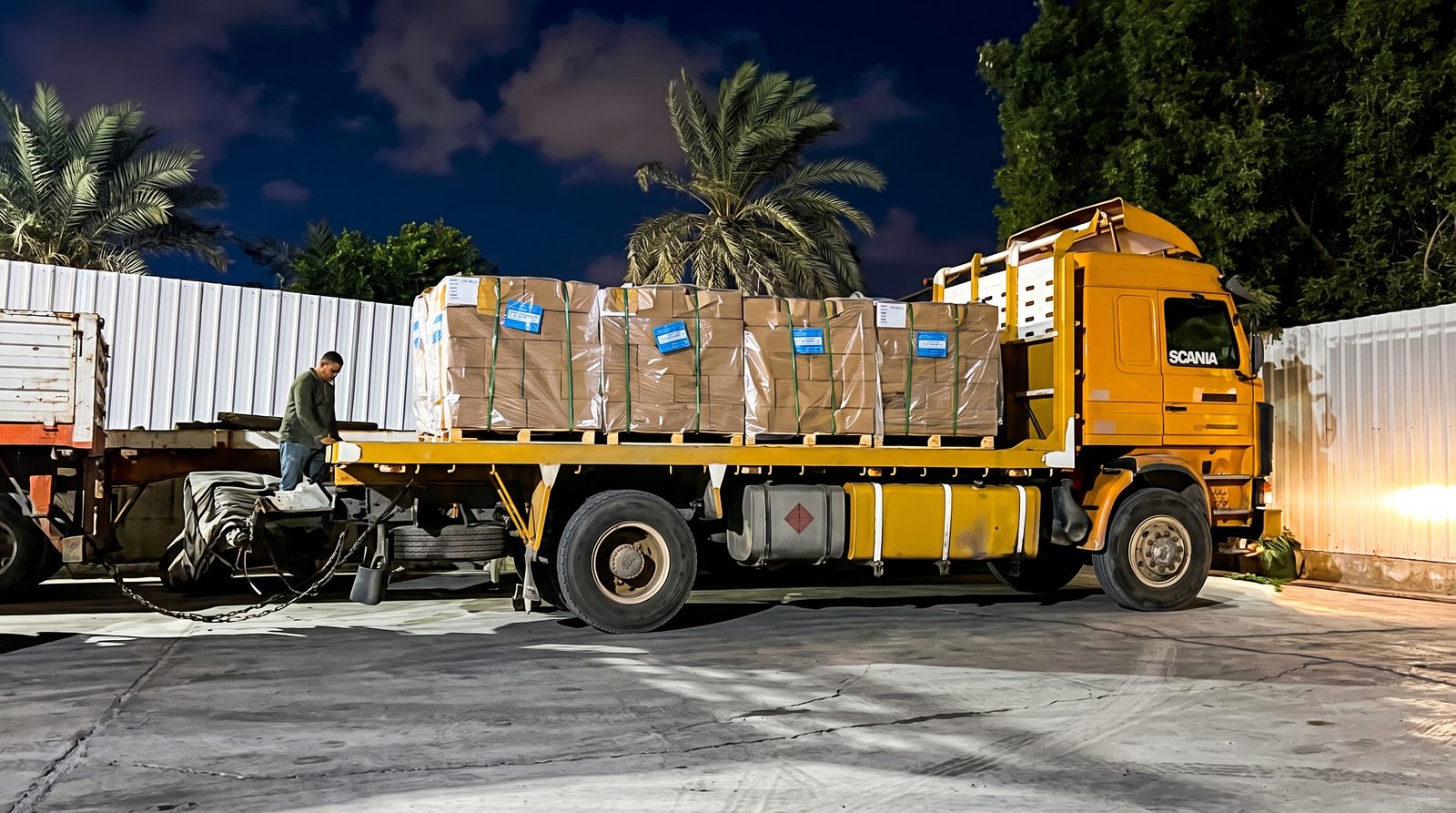 Flatbed pallet transport